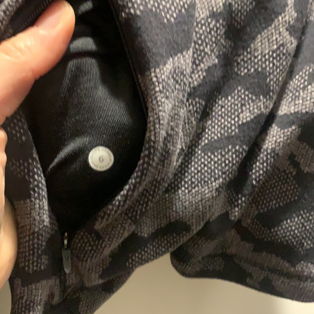 Lululemon Run Briskly 1/2 Zip - Size 6 - Picture 4 of 5